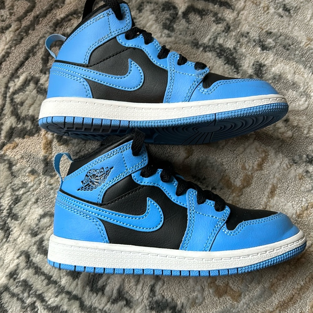 Boys Air Jordan mids. Mint condition. Size 12 but fits like 11.5
